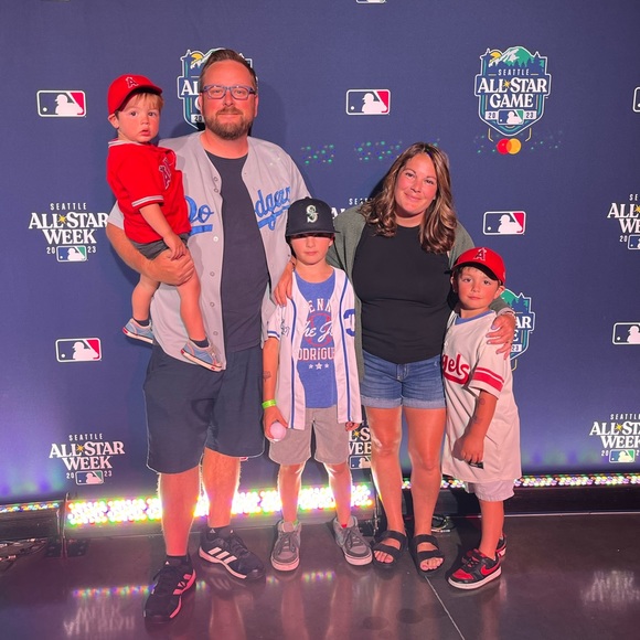 Meet your Posher, Nicole - Picture 3 of 6